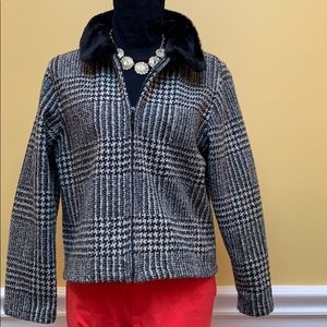 Houndstooth faux fur collar.   Sweater or Coat.